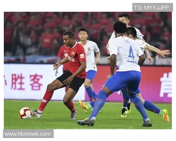 深圳足球队在邀请赛中的团队协作表现分析与点评